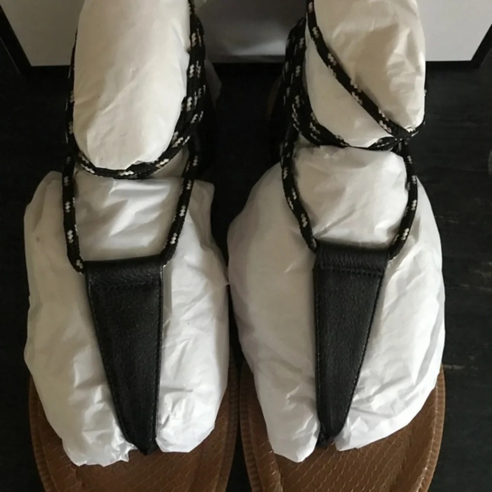 NWB Nine West Strappy Tie Sandals 7.5